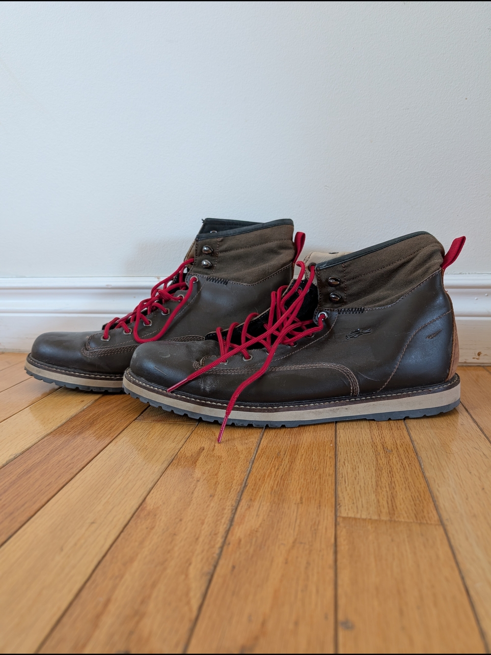Lacoste - Men's Brown Leather Ankle Boots with Red Laces - Size 11